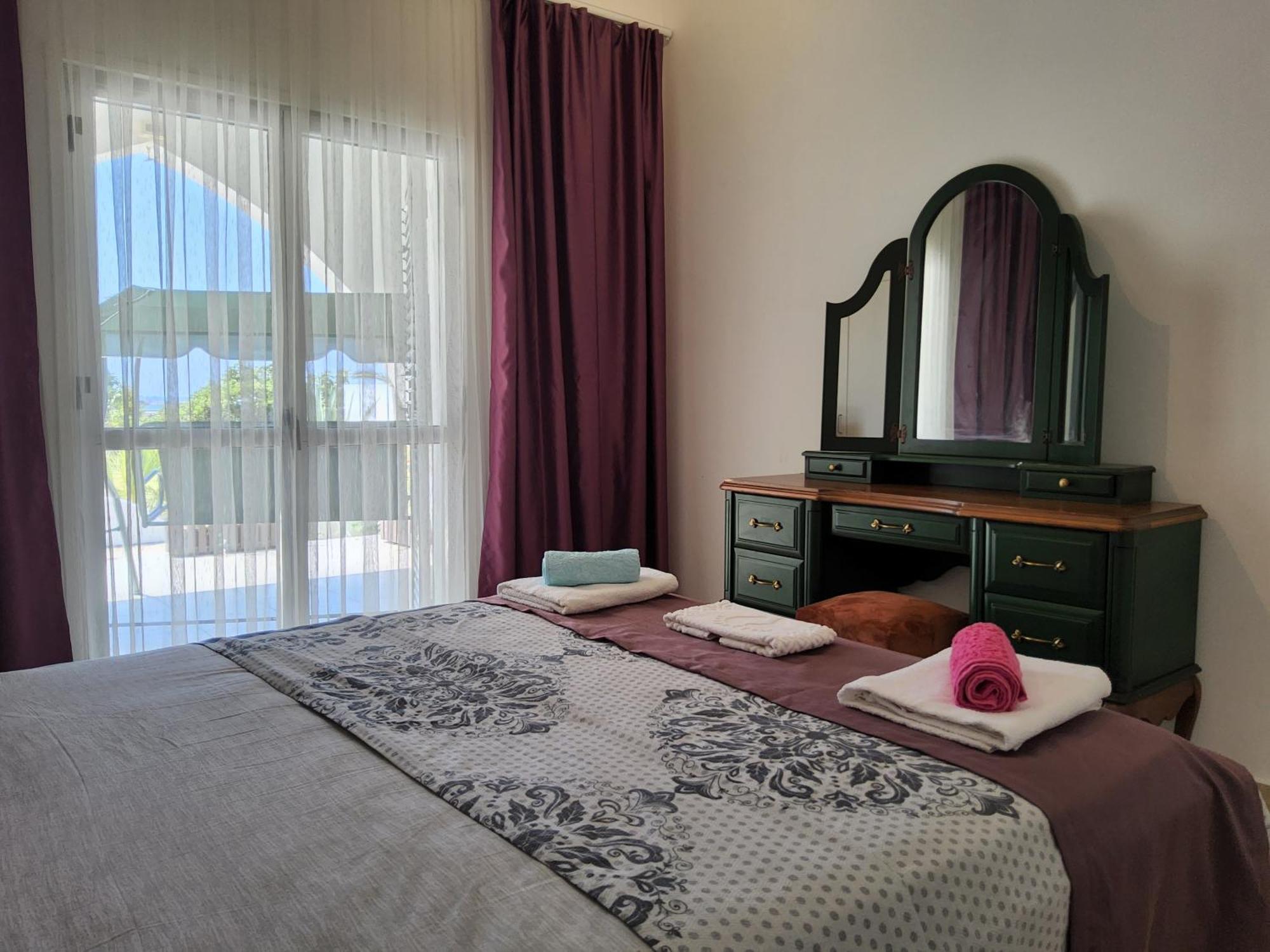 Luxuriant Kyrenia Вілла Кіренія